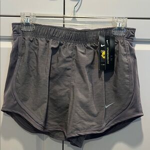 Nike Women's hesthered grey Charcoal Athletic Shorts small